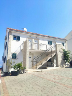 Apartments with a parking space Postira, Brac - 19605